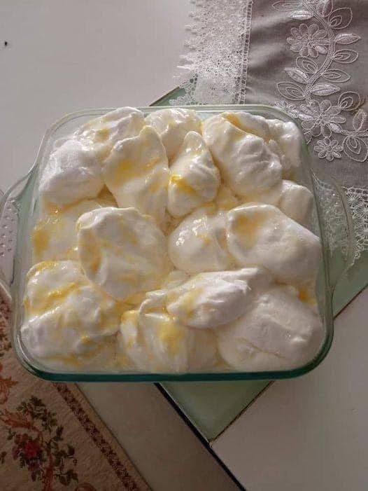 Doce de Ovos Nevados com Calda de Abacaxi